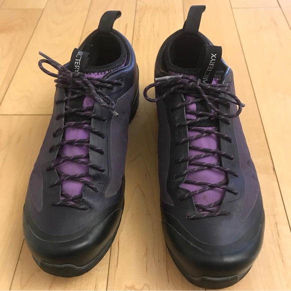 Arc’teryx Womens purple Sz 9 hiking sneakers - Picture 2 of 8